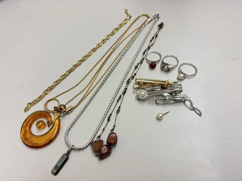 ネックレス・指輪・タイピンなどのアクセサリー